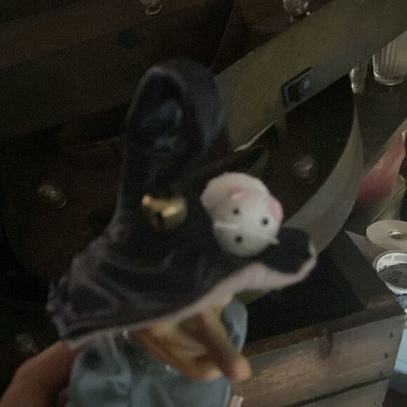 80s Vintage Witch with White Mouse on Hat Halloween Decoration Doll - Picture 3 of 10